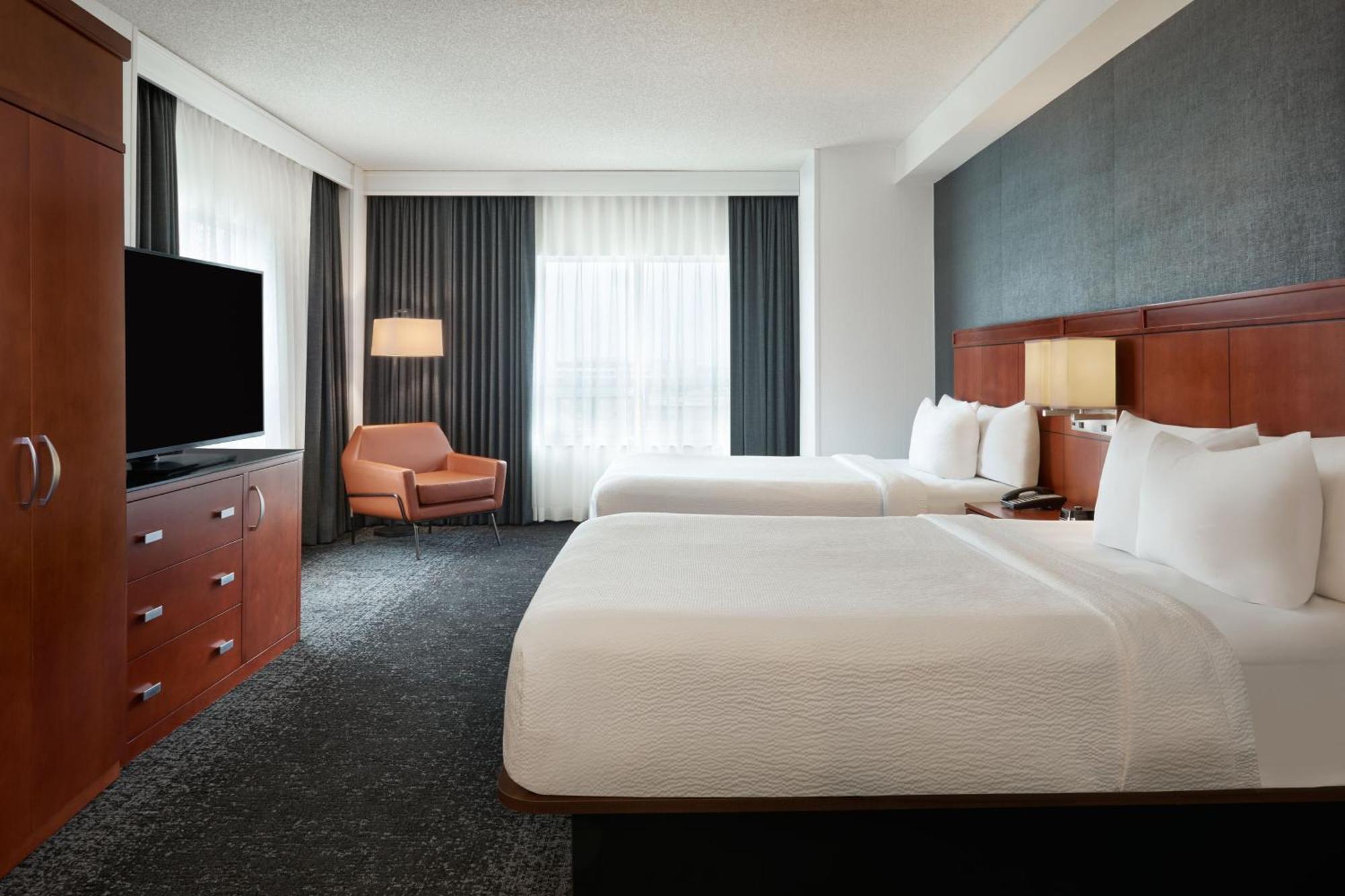 Hotel Courtyard By Marriott Calgary Airport Esterno foto