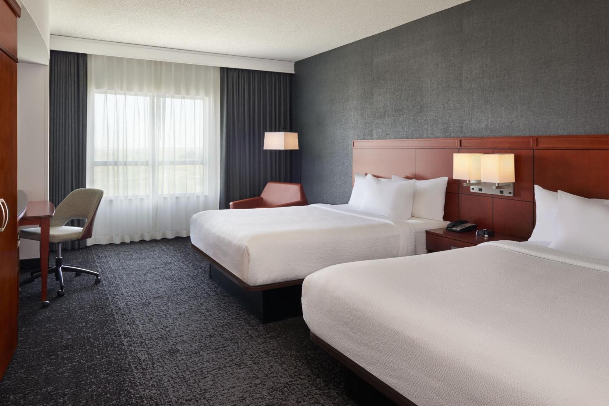 Hotel Courtyard By Marriott Calgary Airport Esterno foto