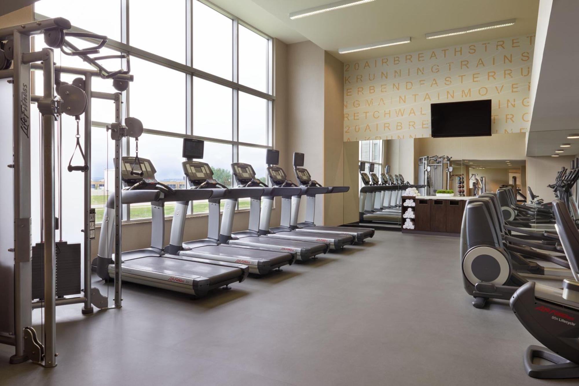 Hotel Courtyard By Marriott Calgary Airport Esterno foto