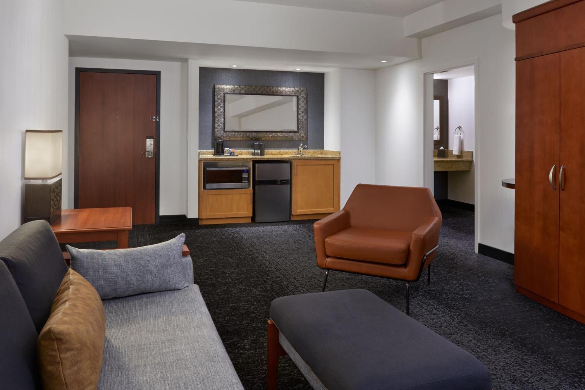 Hotel Courtyard By Marriott Calgary Airport Esterno foto