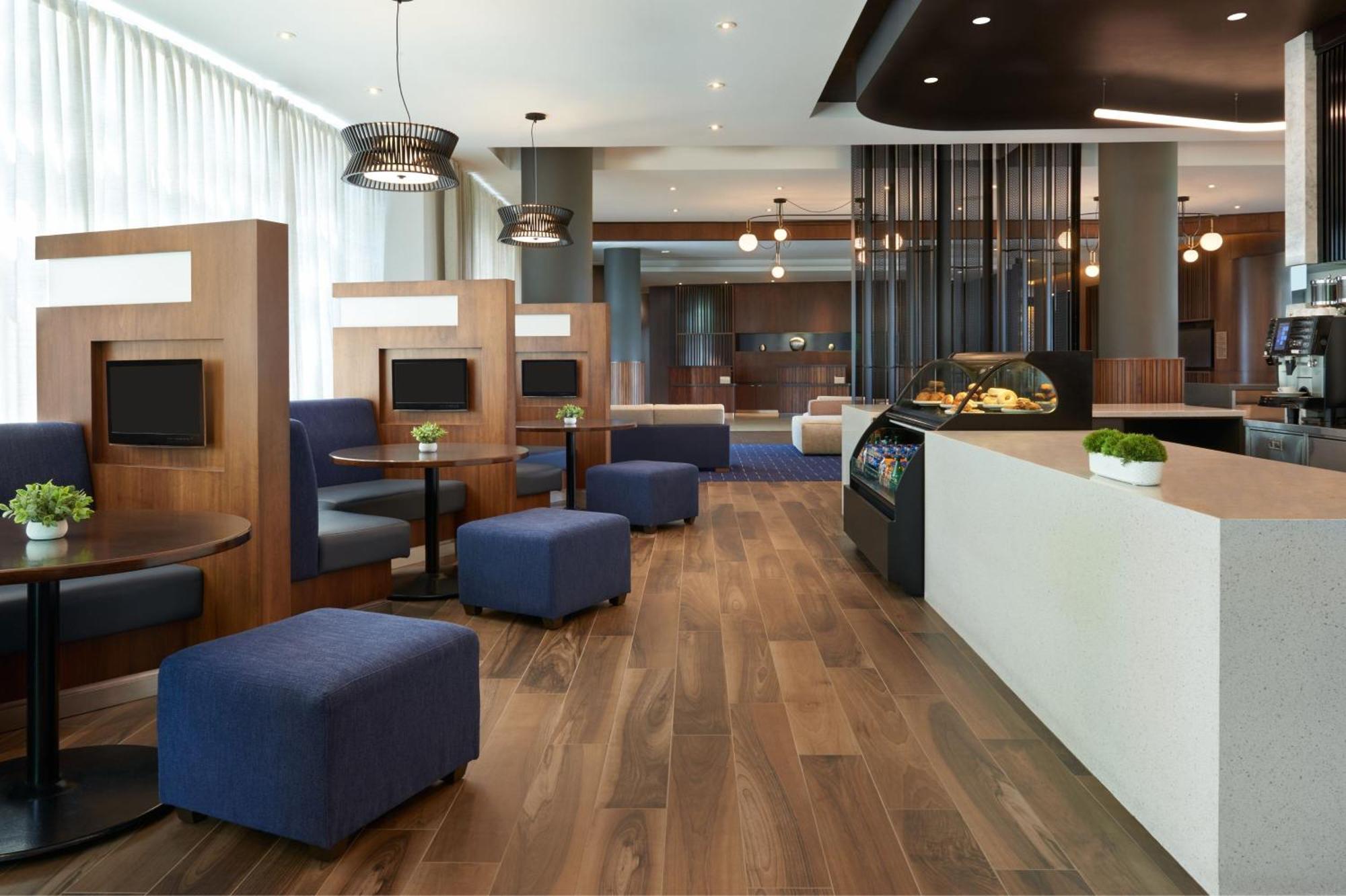 Hotel Courtyard By Marriott Calgary Airport Esterno foto
