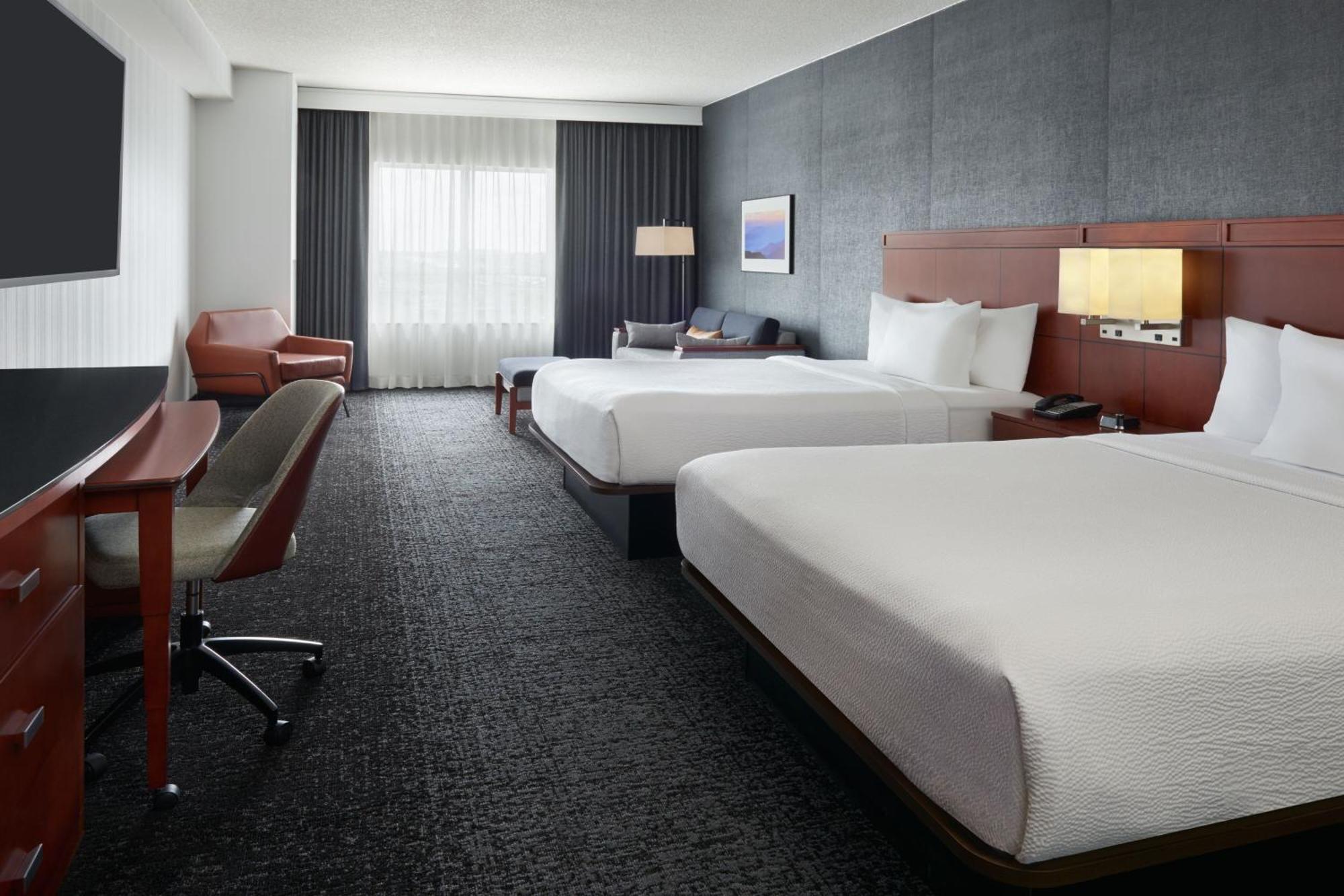 Hotel Courtyard By Marriott Calgary Airport Esterno foto